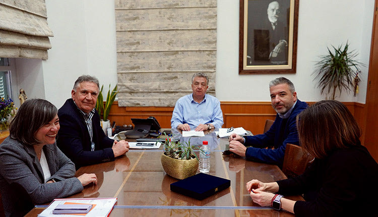 Συνάντηση περιφερειάρχη με τον δήμαρχο Μινώα Πεδιάδος