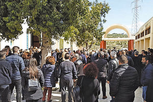 H κηδεία της Μαίρης Μουρτζάκη στο Νέο Κοιμητήριο Ηρακλείου