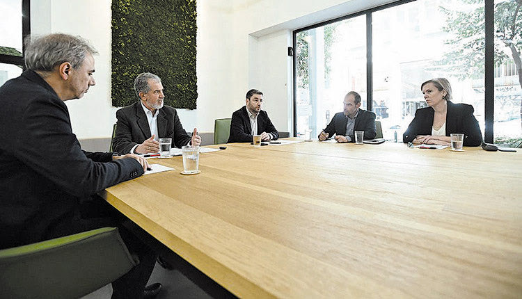 Σύσκεψη Ανδρουλάκη με τους σιδηροδρομικούς