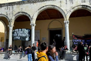 κατάληψη στη Βασιλική του Αγίου Μάρκου