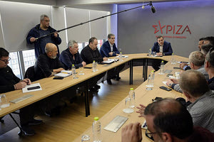 ο Αλέξης Τσίπρας κατά τη χθεσινή συνάντησή του με τα σωματεία εργαζομένων στους σιδηροδρόμους.