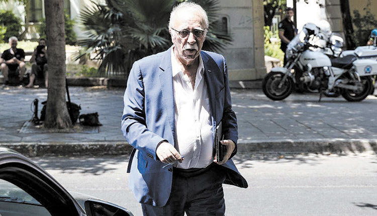 Στόχος αγνώστων και ο Δ. Βίτσας