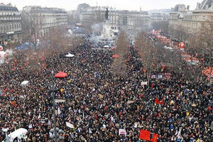 Γαλλία κόσμος στους δρόμους