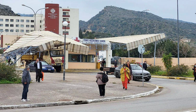 κατάρρευση της πύλης του νοσοκομείου Χανίων