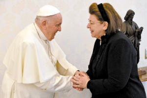 Με τον πάπα Φραγκίσκο η Λίνα Μενδώνη 