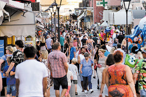 ΤΟΥΡΙΣΤΕΣ ΚΡΗΤΗ