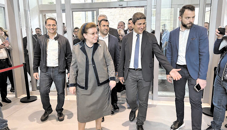 Η κ. Μενδώ́νη με τους κ.κ. Αυγενά́κη και Σενετάκη
