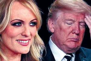 Μεγαλεία για τον Ντόναλντ Τραμπ, καθώς έγινε ο πρώτος πρώην πρόεδρος των Ηνωμένων Πολιτειών που θα βρεθεί αντιμέτωπος με εγκληματικές κατηγορίες! Από την Πέμπτη τού έχει ασκηθεί ποινική δίωξη για την υπόθεση δωροδοκίας της Στόρμι Ντάνιελς (πρώην ιερόδουλη με την οποία διατηρούσε σχέση), με αντάλλαγμα τη σιωπή της.