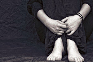 βιασμος κακοποιηση ενδοοικογενειακη βια