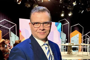 Τη «σίγουρη» λύση στο πρόσωπο του Πέτερι Όρπο, του μακροβιότερου πολιτικού από τους τρεις μέχρι την Κυριακή διεκδικητές της πρωθυπουργίας της Φινλανδίας,