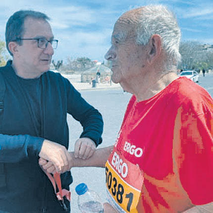 «Το ντουέτο της οδού Ούλωφ Πάλμε», η κ. Χρυσή Αντωνοπούλου Αντωνογιαννάκη και ο σύζυγος και συνοδοιπόρος της από το 1965 Γιάννης Αντωνογιαννάκης, ήταν οι μεγάλοι νικητές στο φετινό Run Greece  στο Ηράκλειο.