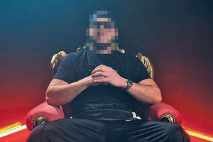 Δεν αποκλείεται να παραδοθεί ο γνωστός ράπερ που φέρεται να αρνείται την κατηγορία