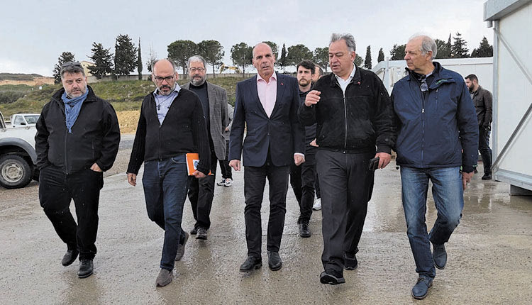 Από την επίσκεψη Βαρουφάκη στο Αρκαλοχώρι