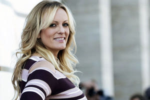 Επιτέλους μια νομική νίκη κατά της Στόρμι Ντάνιελς κατάφερε ο πρώην πρόεδρος των ΗΠΑ, Ντόναλτ Τραμπ.