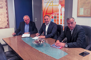 Συνεργασία είχε στην Αθήνα ο πρόεδρος της Περιφερειακής Ένωσης Δήμων Κρήτης Γιάννης Κουράκης με τον πρόεδρο του Δ.Σ. της ΕΕΤΤΑ Δημήτρη Μαραβέλια και τον διευθύνοντα σύμβουλο της ΕΕΤΑΑ Σπυρίδωνα Σπυρίδων