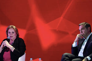 Τσίπρας με πολλές εκπλήξεις. Ως προϋπόθεση για τη συγκρότηση προοδευτικής κυβέρνησης συνεργασίας την επομένη των εθνικών εκλογών έθεσε ο πρόεδρος του ΣΥΡΙΖΑ την πρόταση του κόμματός του για το ιδιωτικό χρέος.