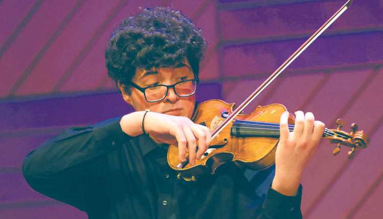 Ο 18ΧΡΟΝΟΣ ΕΞΑΙΡΕΤΙΚΟΣ ΒΙΟΛΙΣΤΑΣ ΓΙΑΝΝΗΣ ΜΑΓΕΙΡΟΠΟΥΛΟΣ ΜΙΛΑ ΣΤΗΝ «Π» ΜΕ ΑΦΟΡΜΗ ΤΗ ΣΥΝΑΥΛΙΑ ΤΟΥ ΣΤΟ ΠΣΚΗ
«Θέλω να φέρω κοντά τον κόσμο της 
πόλης μας με την κλασική μουσική»
