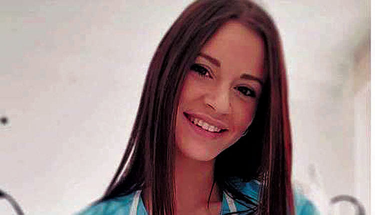 Η Άρτεμις Νικηφόρου που πριν από 3 χρόνια συγκίνησε όλη την Ελλάδα με τη μάχη που έδωσε σαν νοσηλεύτρια στο πλευρό όλων όσοι πάλευαν με τον κοροναϊό, έλαβε προχθες τον μεταπτυχιακό τίτλο σπουδών της στο Πανεπιστήμιο Κρήτης.