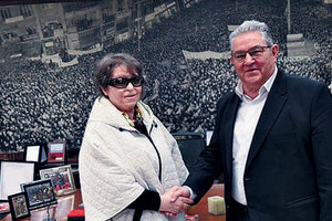 Ο γ.γ. της ΚΕ του ΚΚΕ Δημήτρης Κουτσούμπας συναντήθηκε χθες, στην έδρα της ΚΕ στον Περισσό με την πρώην ευρωβουλευτή του ΣΥΡΙΖΑ Κωνσταντίνα Κούνεβα.