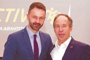 Ο κ. Μαυρωτάς βράβευσε τον πρόεδρο του ΕΑΚΗ κ. Ζερβό