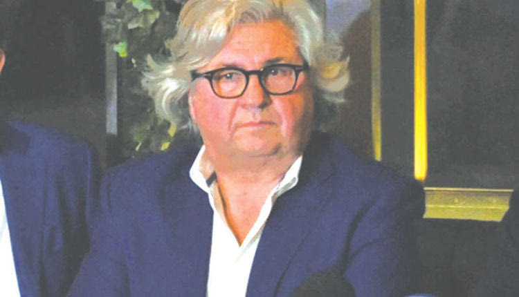 Περίπου 3,5 μήνες μετά τις πανηγυρικές συνεντεύξεις για την μεταβίβαση του Παναιτωλικού από τον Κωστούλα στην οικογένεια Καμίνσκι φαίνεται πως η υπόθεση τείνει να εξελιχθεί στο μεγαλύτερο φιάσκο των τελευταίων ετών στο ελληνικό ποδόσφαιρο.