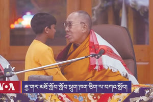 Το ρουφηχτό φιλί του Δαλάι Λάμα