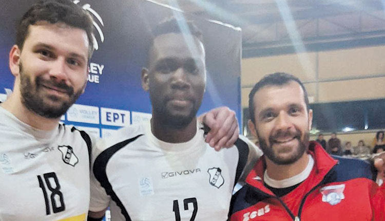 Σε γνώριμα λημέρια επέστρεψε ο Μιχάλης Σαρικεϊσογλου, αντιμετωπίζοντας τον ΟΦΗ με τη φανέλα του Αριστοτέλη Σκύδρας.