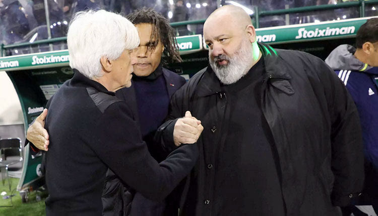 Έναν σύντομο χαιρετισμό είχαν οι Κώστας Καραπαπάς και Ιβάν Γιοβάνοβιτς μετά το τέλος του Παναθηναϊκός - Ολυμπιακός.