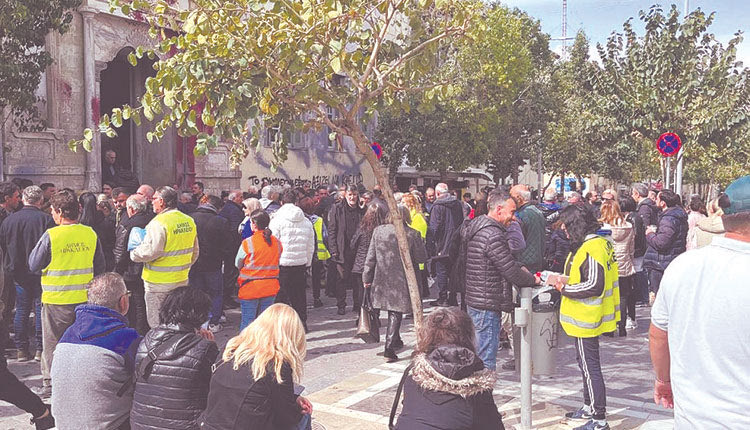 ΤΡΙΓΜΟΙ ΓΙΑ ΤΟ ΘΕΜΑ ΤΩΝ ΣΥΜΒΑΣΙΟΥΧΩΝ Καθαριότητα: Στα... κάγκελα το Σωματείο Εργαζομένων για τους χειρισμούς της Λότζια