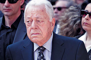 Έφυγε από τη ζωή ο Γιώργος Μπόμπολας, μία από τις μεγαλύτερες προσωπικότητες της μεταπολεμικής Ελλάδας στον κόσμο των επιχειρήσεων και των εκδόσεων.