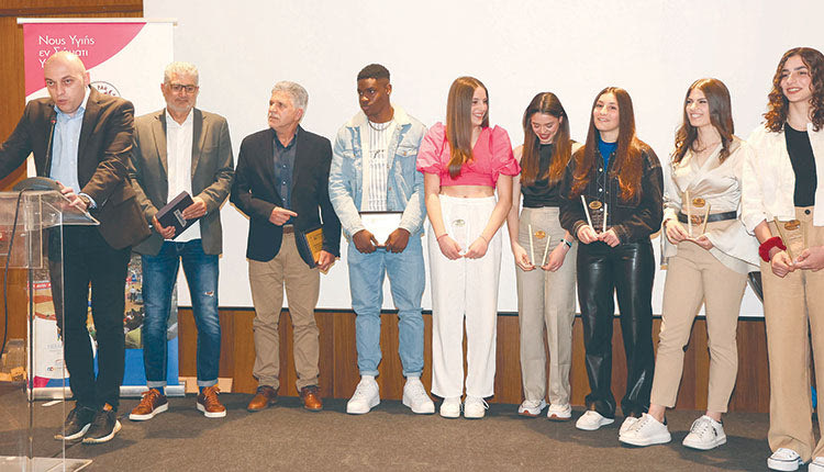  Ο κ. Βαρδαβάς στην εκδήλωση της ΕΑΣ στίβου Κρήτης