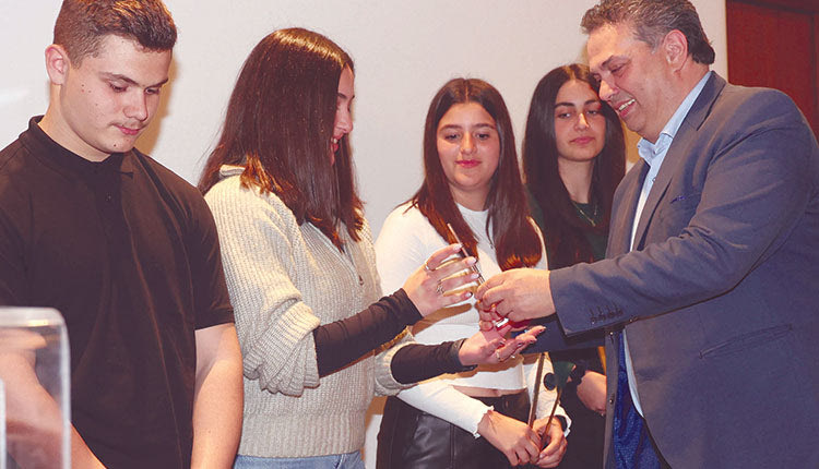  Ο κ. Πιτσούλης βράβευσε αθλήτριες στην εκδήλωση