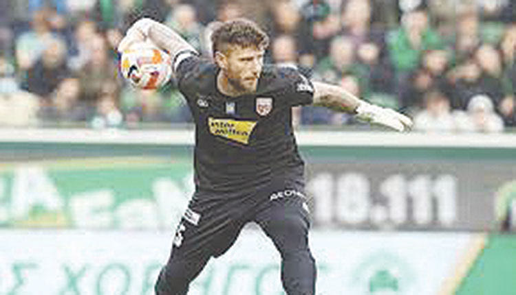 Ο Κλέιμαν ζήτησε από τον Μπέο δικηγόρο και ο δήμαρχος και μεγαλομέτοχος του Βόλου τον έδιωξε με τις κλοτσιές..