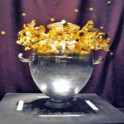  3. Η εκθαμβωτική χρυσή λάρνακα