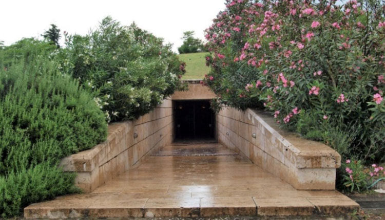 Η είσοδος στο Μουσείο 