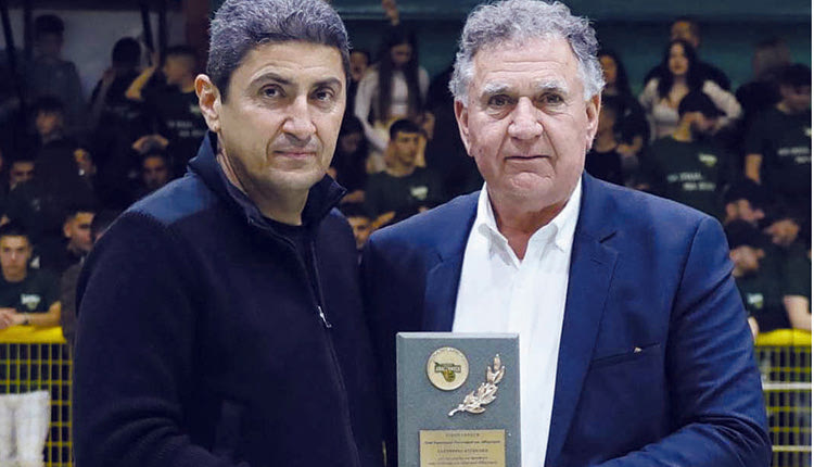   Ο δήμαρχος Μινώα Πεδιάδος κ. Φραγκάκης   τίμησε  εκ μέρους της Αναγέννησης τον κ. Αυγενάκη