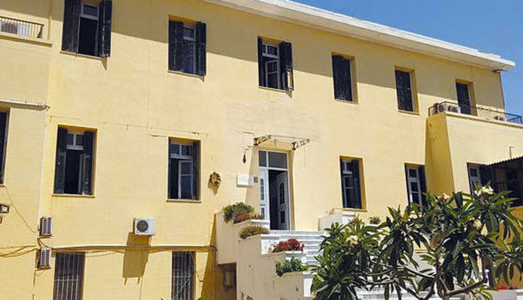 Η πτώση των σοβάδων έφερε... μεταστέγαση για τα 18 κορίτσια της δομής του Πόρου