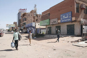 Σε θρίλερ εξελίσσεται η διακομιδή των δύο Ελλήνων τραυματιών από το νοσοκομείο του Χαρτούμ, το οποίο εκκενώνεται, καθώς χτυπήθηκε την Τρίτη, κατά τη διάρκεια των εχθροπραξιών ανάμεσα στις αντιμαχόμενες πλευρές στο Σουδάν.