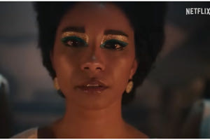 Ο Αιγύπτιος δικηγόρος Mahmoud al-Semary κατέθεσε αγωγή στον εισαγγελέα για να κλείσει η πλατφόρμα Netflix στην Αίγυπτο, μετά την κυκλοφορία του τρέιλερ «Βασίλισσα Κλεοπάτρα», ενός νέου ντοκιμαντέρ που απεικονίζει την ιστορική φιγούρα ως μαύρη γυναίκα.