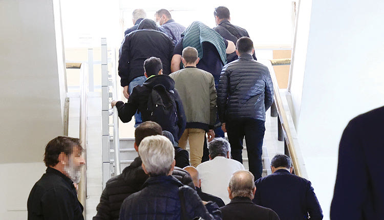 Οι 7 συλληφθέντες  πήραν προθεσμία 
και απολογούνται 
την Παρασκευή