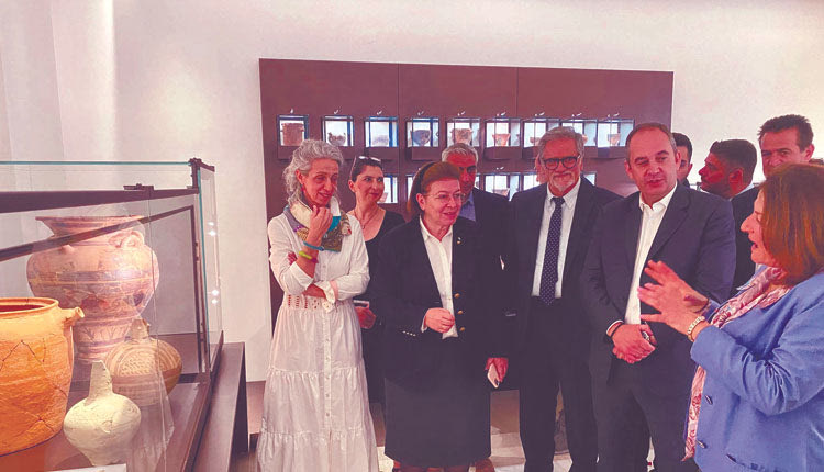 ΣΥΜΦΩΝΟ ΣΥΝΕΡΓΑΣΙΑΣ ΥΠΕΓΡΑΨΑΝ Η ΥΠΟΥΡΓΟΣ ΠΟΛΙΤΙΣΜΟΥ, 
Ο ΠΕΡΙΦΕΡΕΙΑΡΧΗΣ ΚΑΙ Ο ΔΗΜΑΡΧΟΣ ΑΡΧΑΝΩΝ - ΑΣΤΕΡΟΥΣΙΩΝ
Οι Αρχάνες θ’ αποκτήσουν
το δικό τους μουσείο