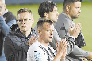 Νταμπράουσκας και Λάρσον χαιρετούν τον κόσμο