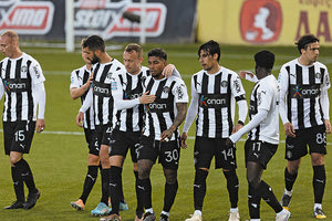 Οι παίκτες του ΟΦΗ πανηγυρίζουν το γκολ του Μοσκέρα