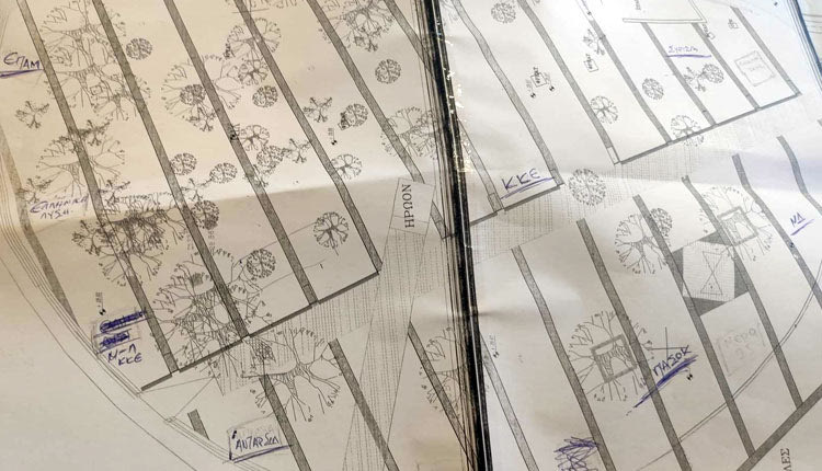 ΜΟΙΡΑΣΙΑ ΣΤΑ ΚΟΜΜΑΤΑ: 9 κιόσκια και 2 γραφεία στην ίδια πλατεία