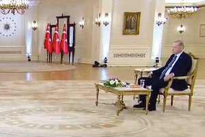 Σάλος προκλήθηκε από την αδιαθεσία που αισθάνθηκε ο Ερντογάν on air, κατά τη διάρκεια συνέντευξης του στο KANAL 7.