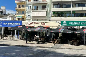 Τώρα τα εκλογικά κέντρα του ΠΑΣΟΚ και της ΝΔ είναι δίπλα δίπλα στην πλατεία Ελευθερίας!