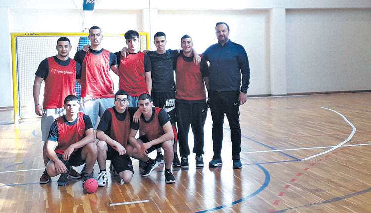 Οκτώ ομάδες Γυμνασίων και τέσσερις Λυκείων συμμετείχαν στους πρώτους σχολικούς αγώνες χάντμπολ που έγιναν χθες στο Ηράκλειο