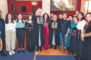 Επίτιμος διδάκτορας του ΕΚΠΑ αναγορεύτηκε ο Ross Daly