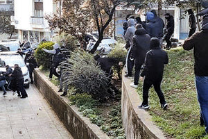 άγρια συμπλοκή οπαδών στα Σεισμόπληκτα Ιωαννίνων