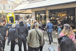 Χανιά: Οδηγός παρέσυρε θαμώνες και τραπεζοκαθίσματα σε πεζόδρομο